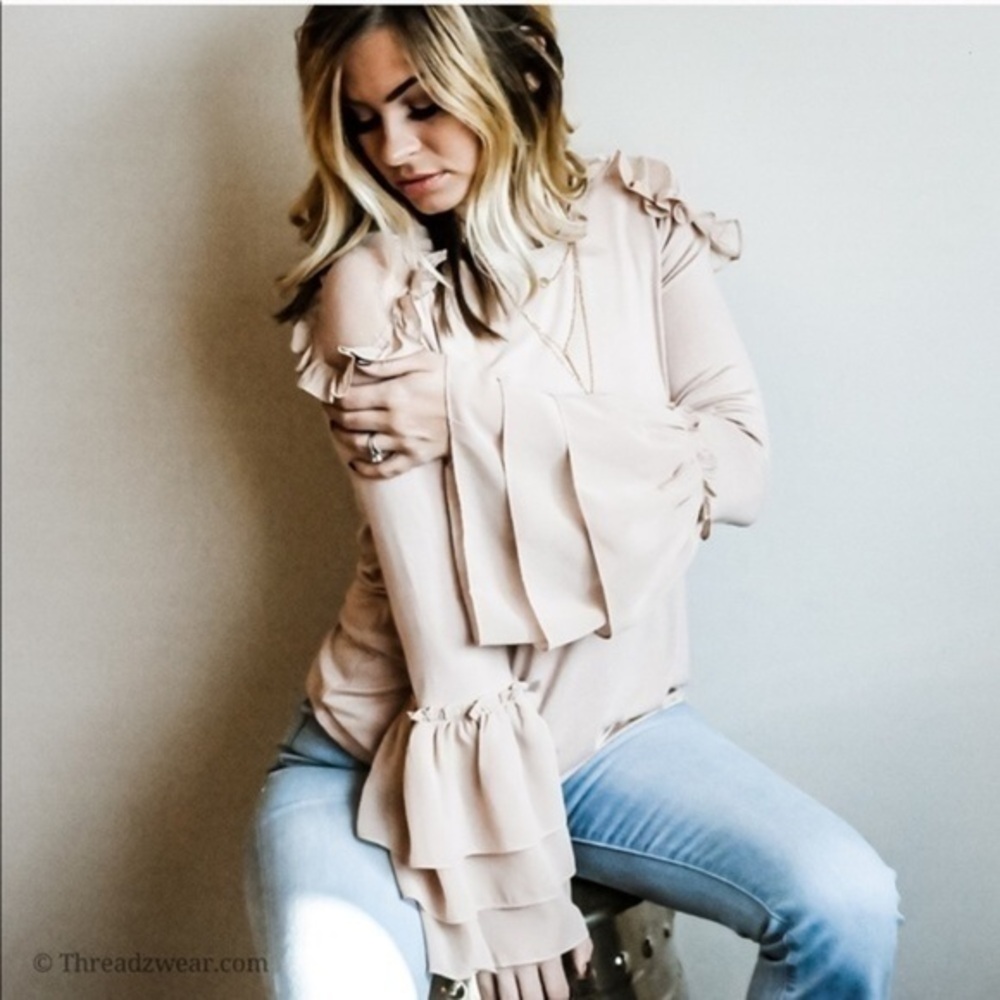 LAST 1 💥 3-Tier Ruffle Sleeve Top BRAND NEW